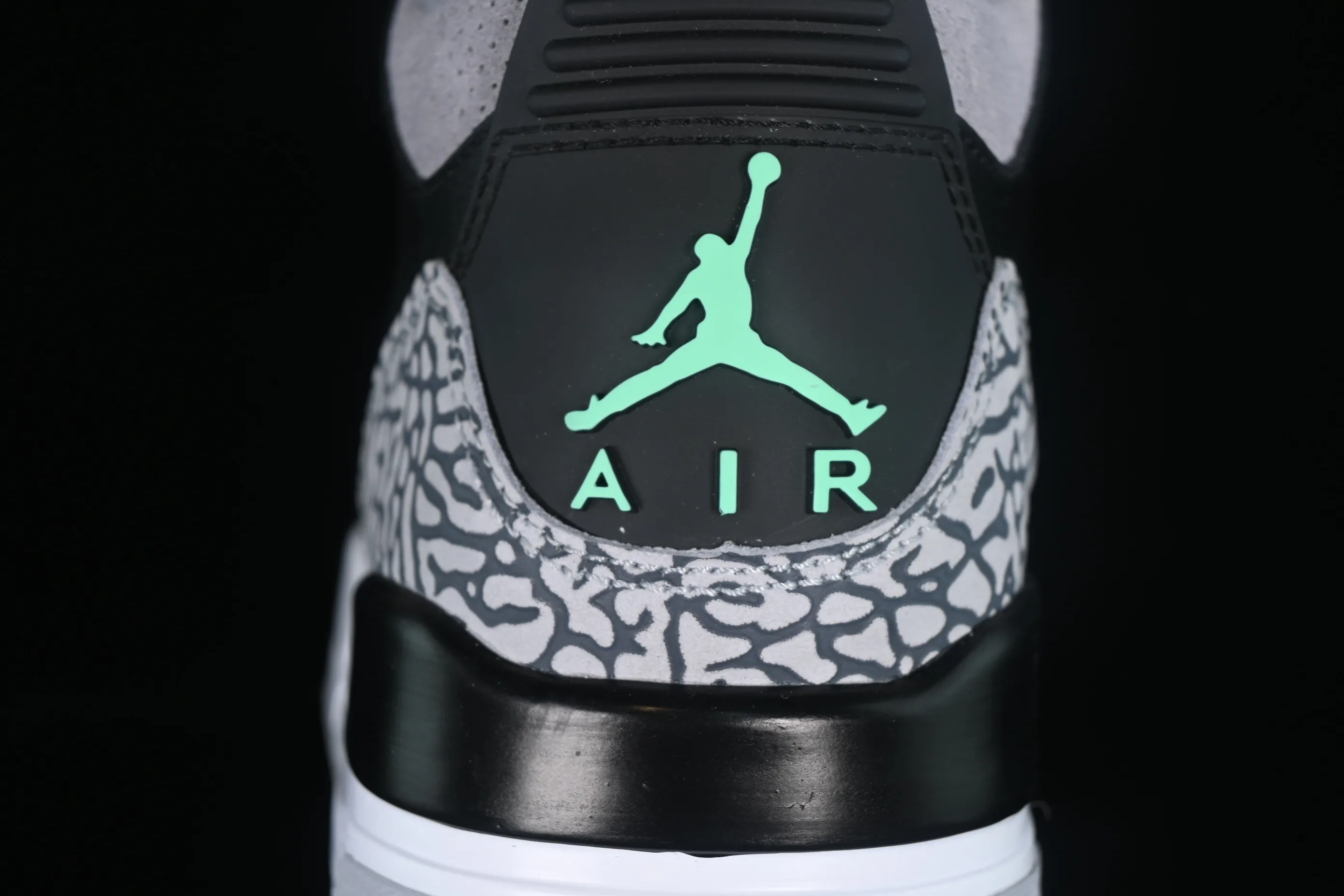 All categories Air Jordan Jordan series basketball shoes Air Jordan 3 L version Air Jordan 3 "Green Glow" AJ3 Joe 3 black and green CT8532-031